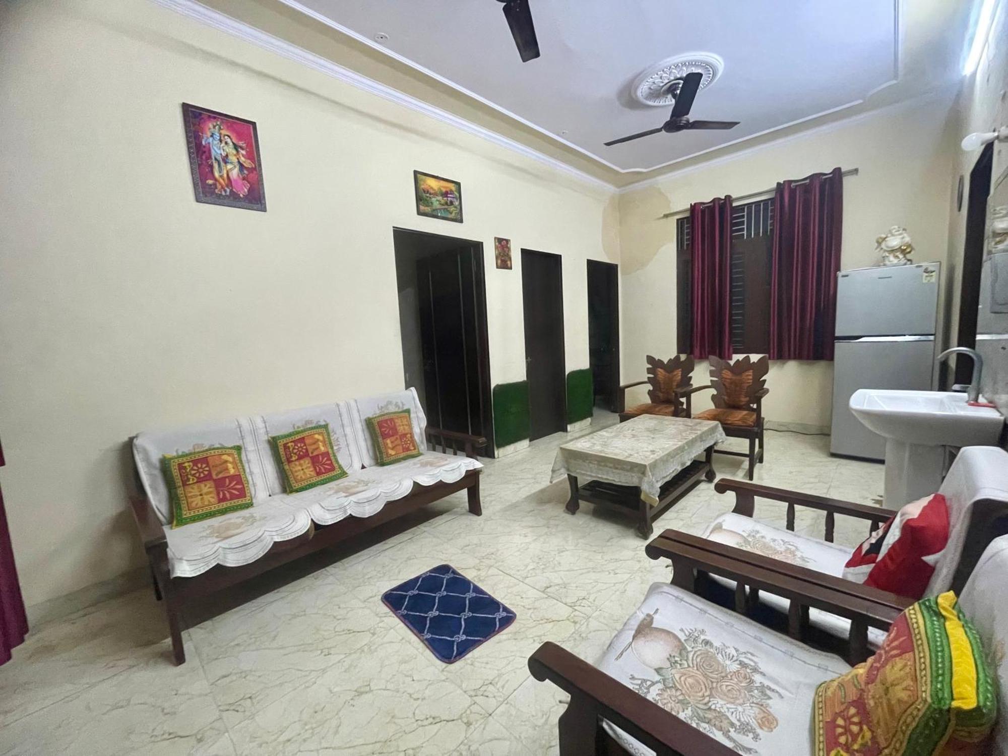 Zenroofs -a 5 Bhk In Centre Apartment