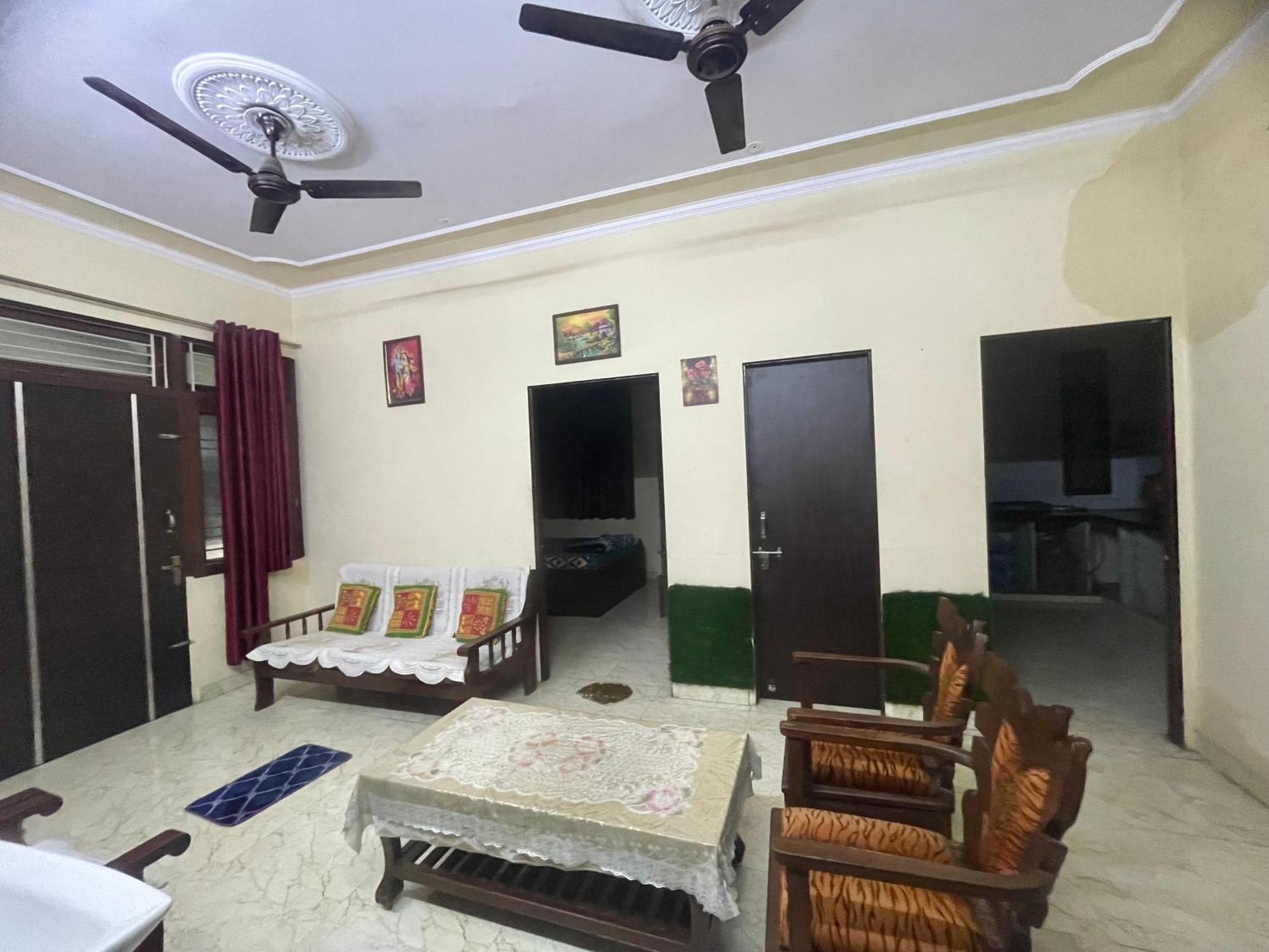 Zenroofs -a 5 Bhk In Centre Apartment *