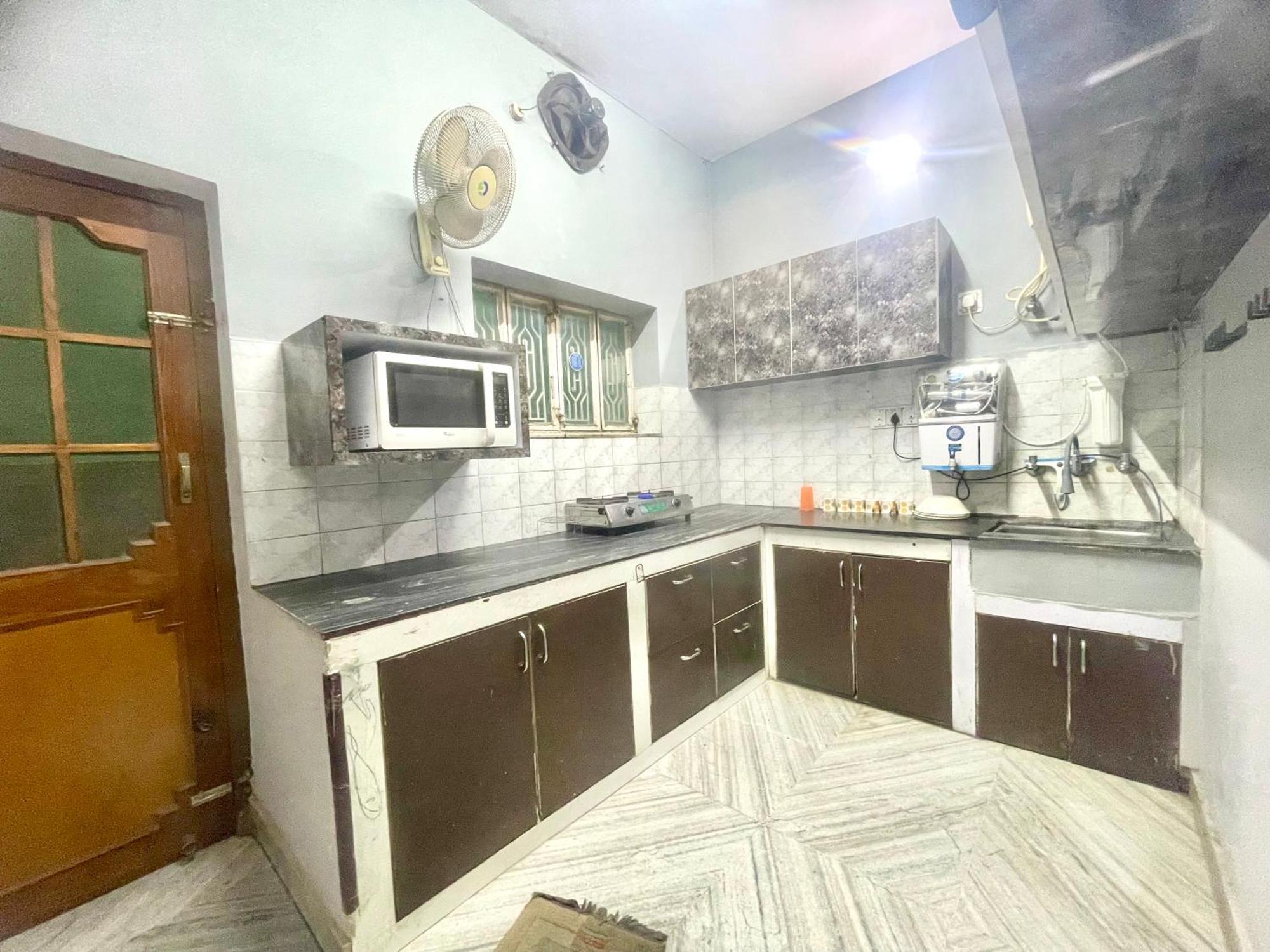 Zenroofs -a 5 Bhk In Centre
