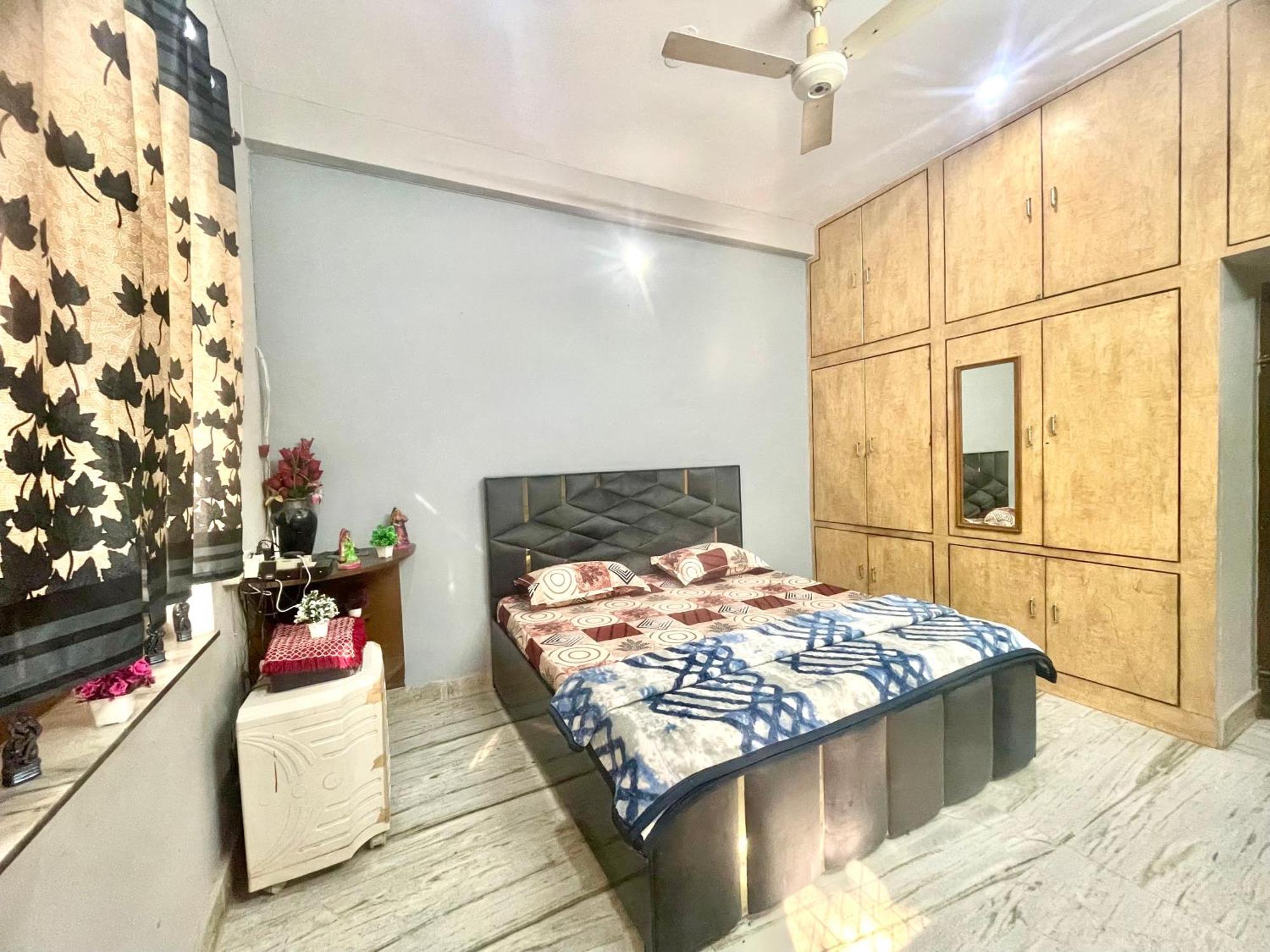 Apartment Zenroofs -a 5 Bhk In Centre