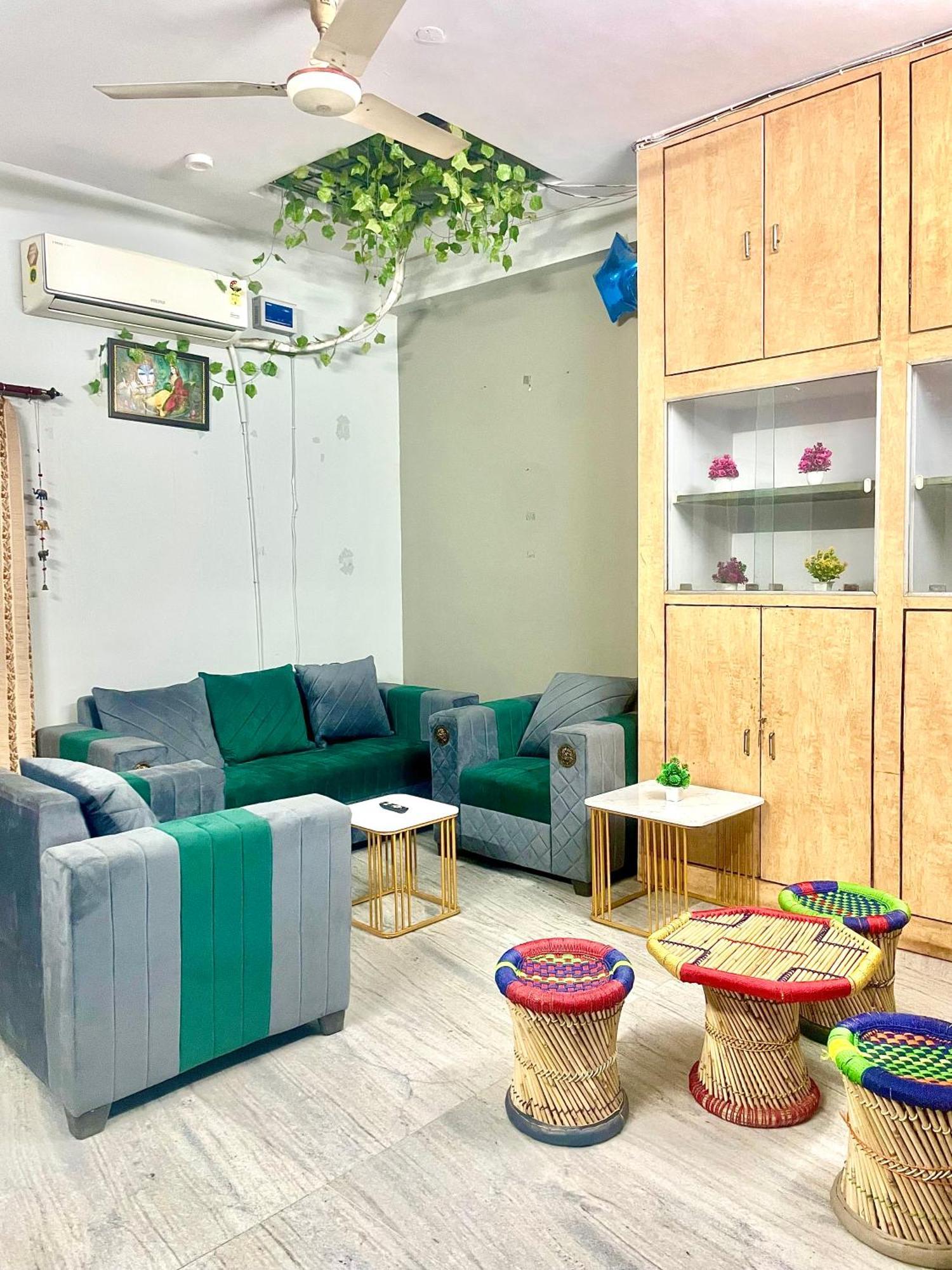 Zenroofs -a 5 Bhk In Centre Apartment *