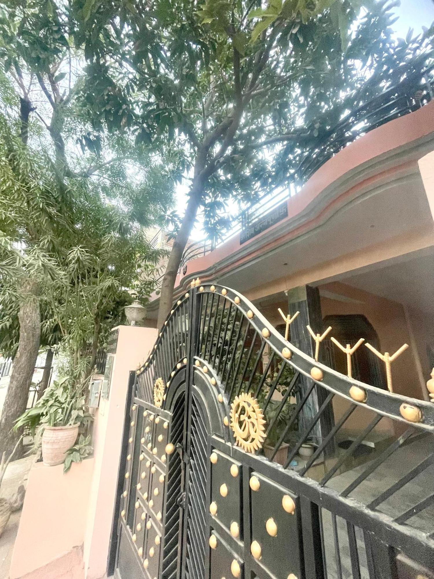 Zenroofs -a 5 Bhk In Centre Apartment
